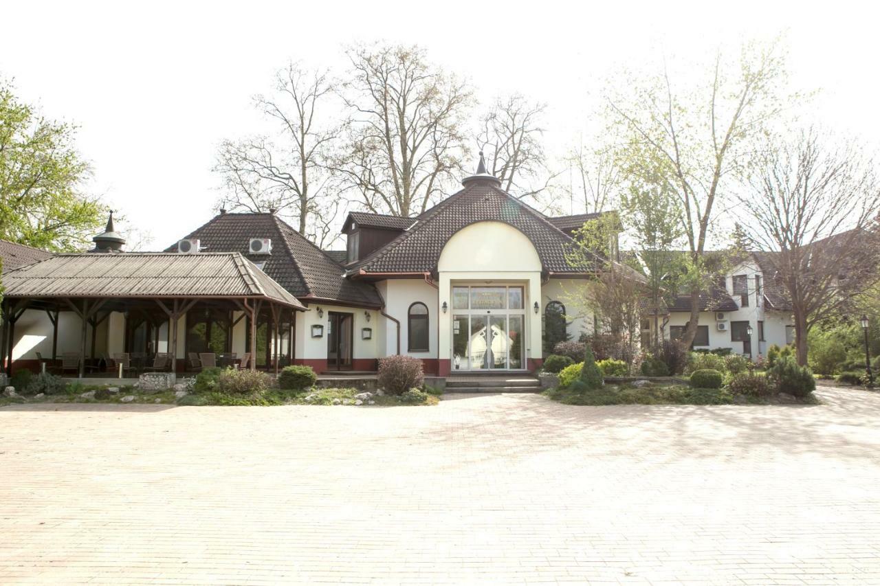 Hotel Fortuna Davod Ngoại thất bức ảnh
