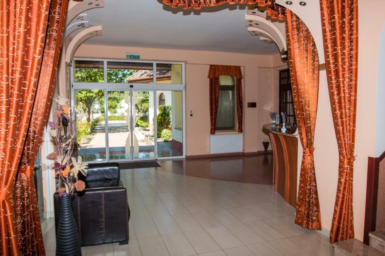 Hotel Fortuna Davod Ngoại thất bức ảnh